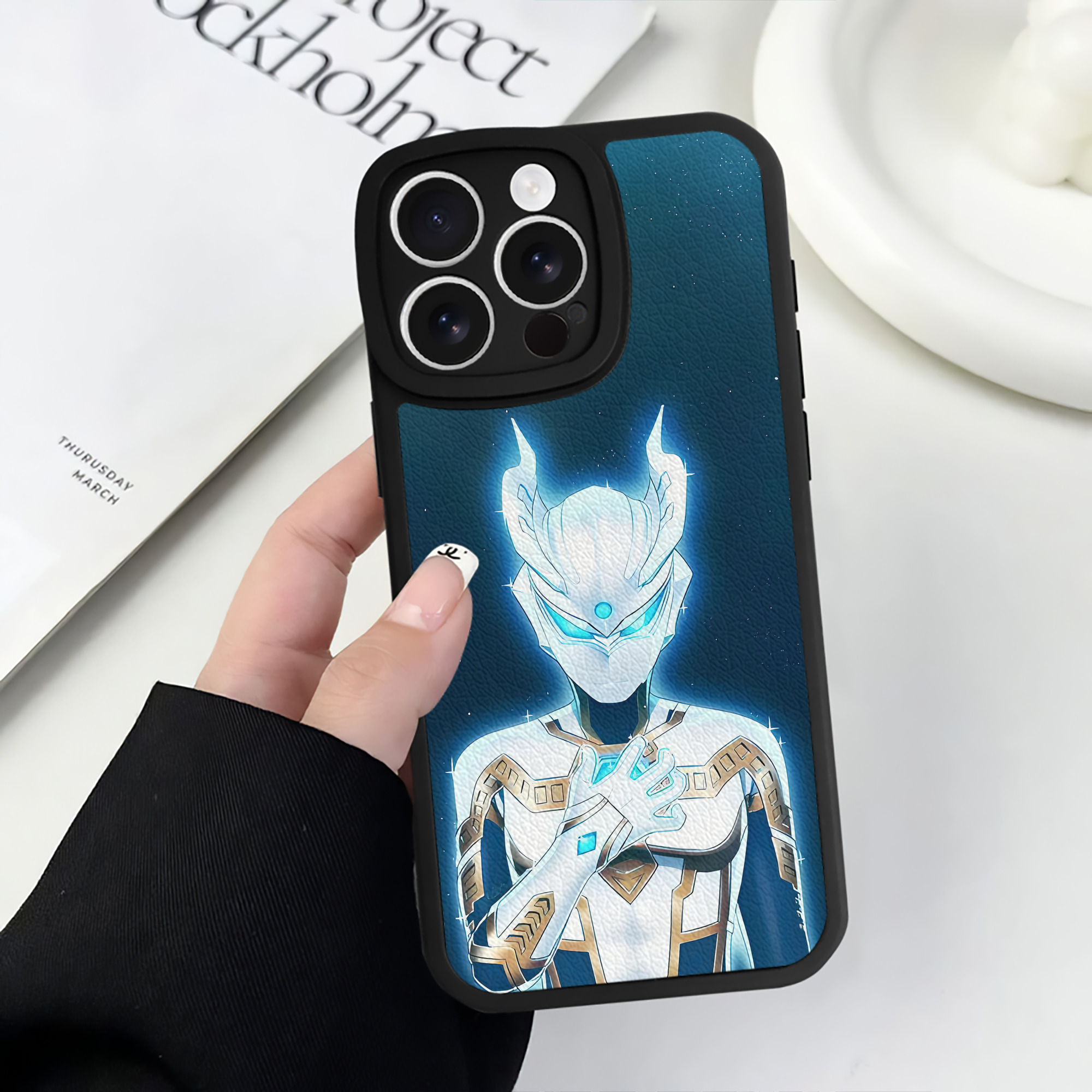 （画像用） ウルトラマン Ultraman 【iPhone 16シリーズ対応】シリコンスマホケース（レザー調） 材質：シリコン